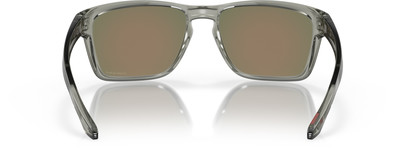 Graue Sonnenbrille mit verspiegelten Gläsern und transparentem Rahmen. Graue Sonnenbrille mit verspiegelten Gläsern und transparentem Rahmen.