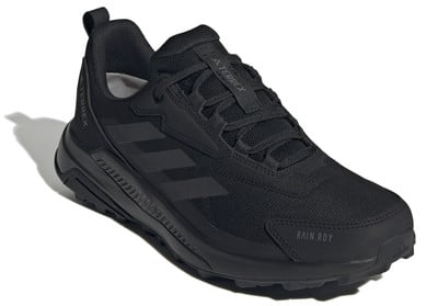 Fekete Adidas Terrex terepfutó cipő Rain.Rdy felirattal és Adidas logóval. Fekete Adidas Terrex terepfutó cipő Rain.Rdy felirattal és Adidas logóval.