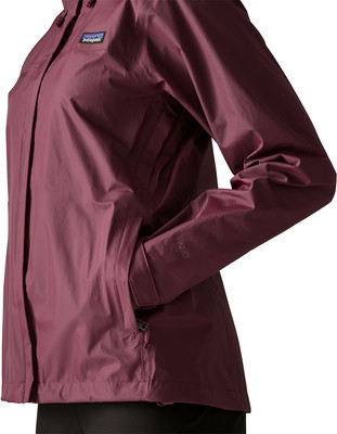 Damen-Weinrot-Jacke mit Patagonia-Logo und Reißverschlusstaschen. Damen-Weinrot-Jacke mit Patagonia-Logo und Reißverschlusstaschen.