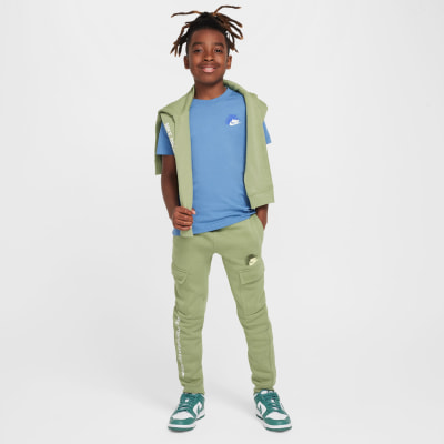 Nike Sportswear Standard Issue T-Shirt