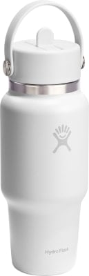 Biela fľaša Hydro Flask s rukoväťou a logom na bielom pozadí.